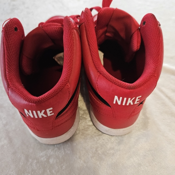 NIKE Black and Red Hightop Sneakers Size 7 - Picture 3 of 3